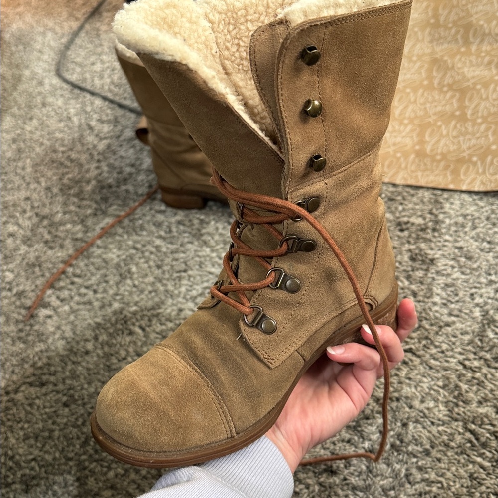 UGG Brown Lace-Up Women's Boots
